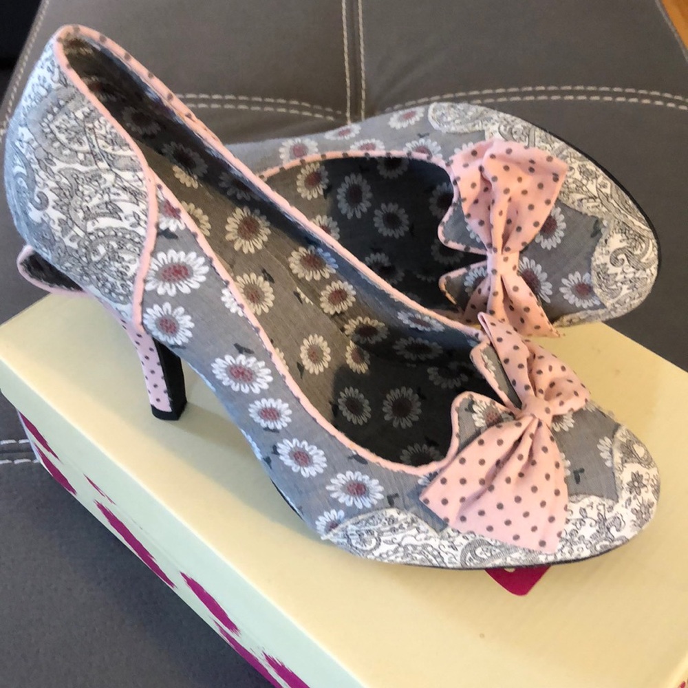 Dolce by Mojo Moxy pink and grey heals